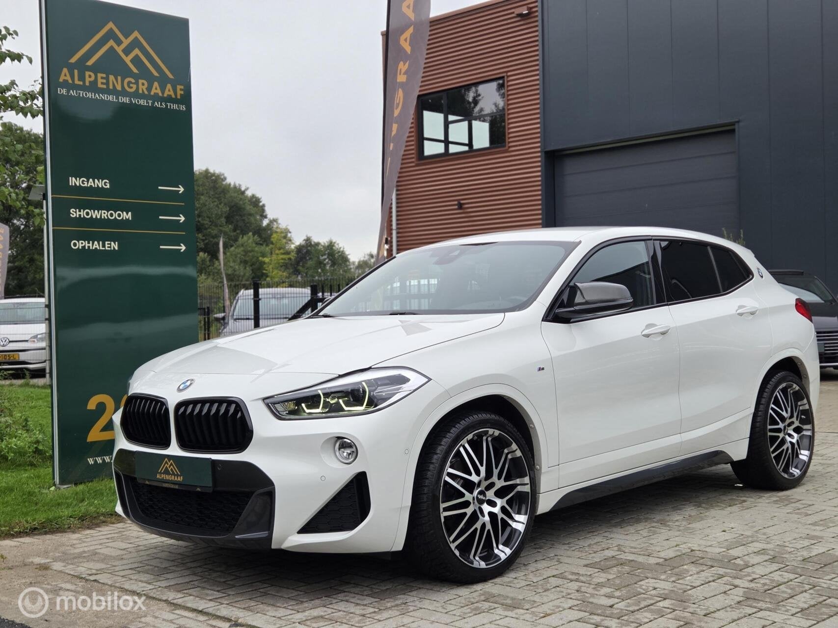 BMW X2 sDrive18i Executive M-Sport Oxigin, Auto's, Dealer onderhouden, Gebruikt, Automatische klimaatregeling, Wit