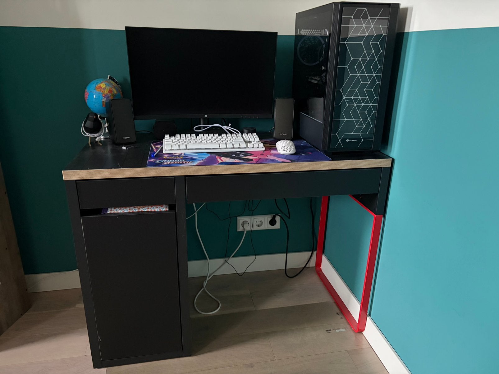 Ikea bureau met stoel, Huis en Inrichting, Ophalen, Zo goed als nieuw