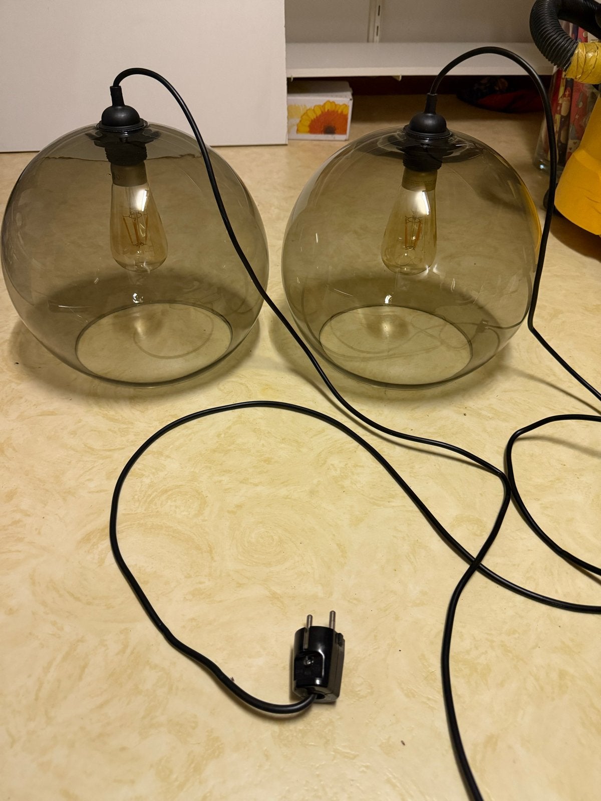 Set van 2 glazen bol hanglampen met stekker