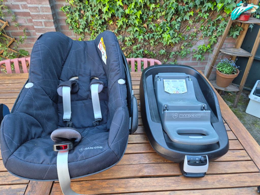 Maxi-Cosi Pebble autostoel met FamilyFix base, Ophalen, Gebruikt, Isofix, 0 t/m 13 kg
