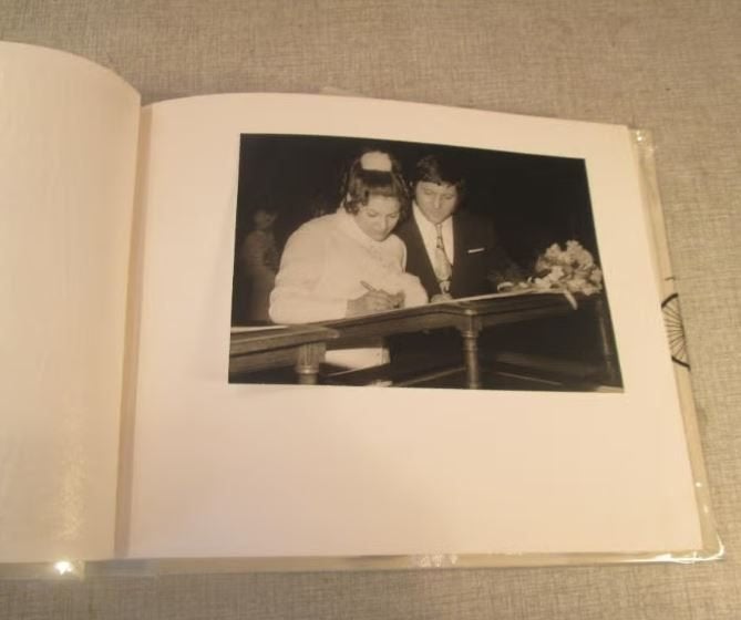 40 Oude Zwart-wit Fotos in album - Huwelijk 1972, Verzamelen, 1960 tot 1980, Foto, Ophalen of Verzenden, Zo goed als nieuw
