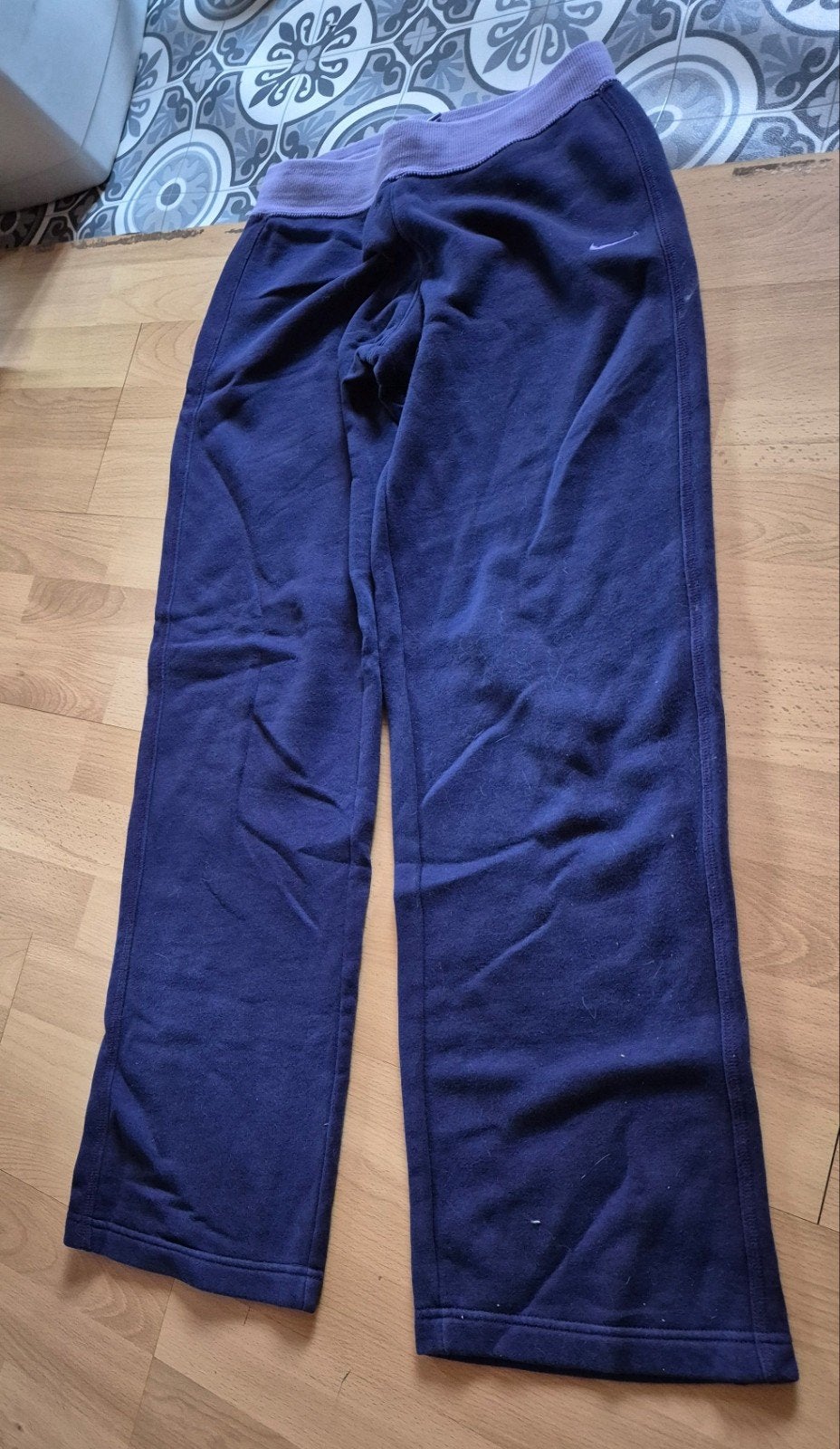 Nike joggingbroek paars XL (158-170) - Zo goed als nieuw, Meisje, Sport- of Zwemkleding, Ophalen of Verzenden, Zo goed als nieuw