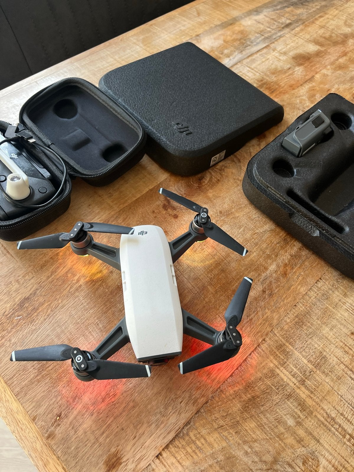 DJI Spark drone met afstandsbediening en extra accu's, Gebruikt, Cameradrone, 100 tot 1000 meter, Extra accu('s)