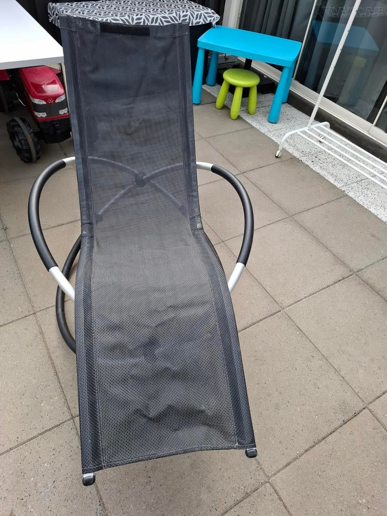 Comfortabele zwarte ligstoel met kussen, Ophalen, Gebruikt, Metaal