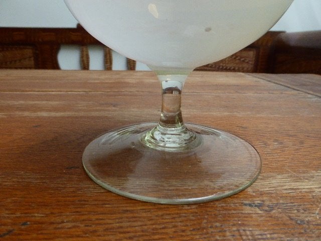 Vintage witte opaline coupe - vaas, 19 cm., Ophalen of Verzenden