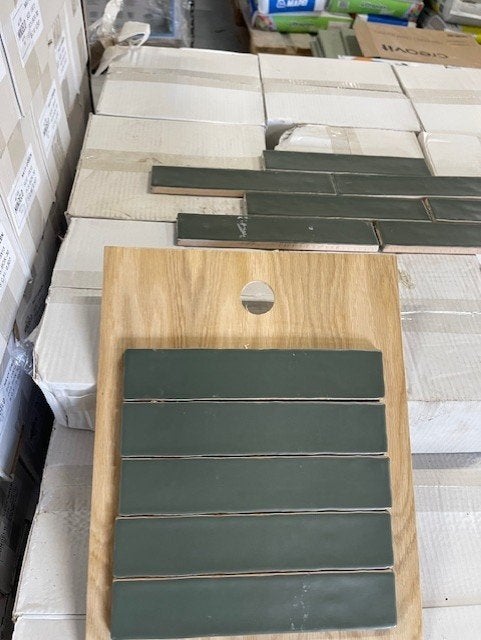 Wandtegel 5x25 Groen Mat — Handgemaakte look | €29,95 p/m², Tuin en Terras, Tegels en Klinkers, Keramiek, Overige typen, Nieuw