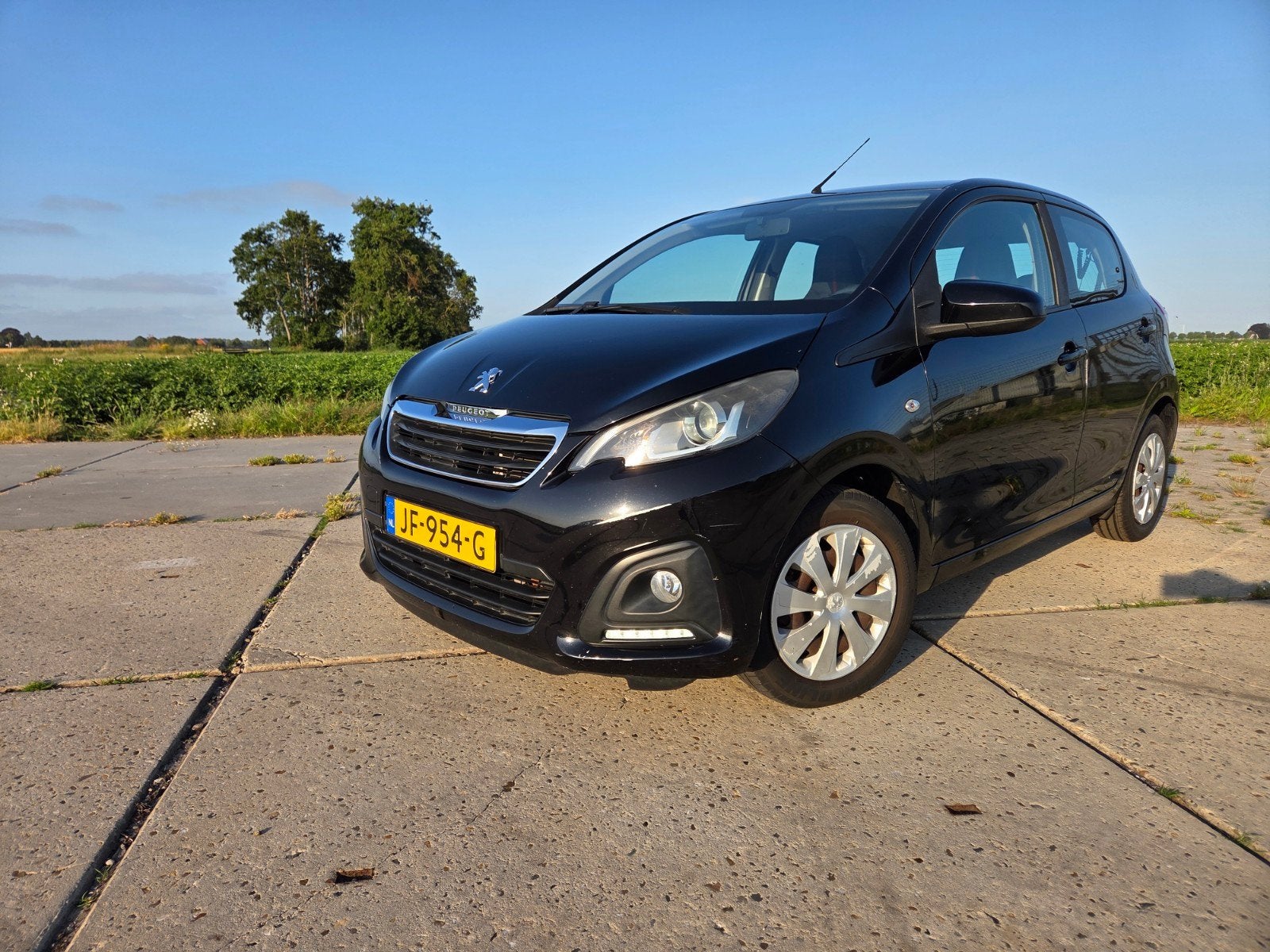 Peugeot 108 1.0 12V E-vti 51KW 5DR 2016 Zwart, Voorwielaandrijving, Stof, Start-stop-systeem, 4 stoelen