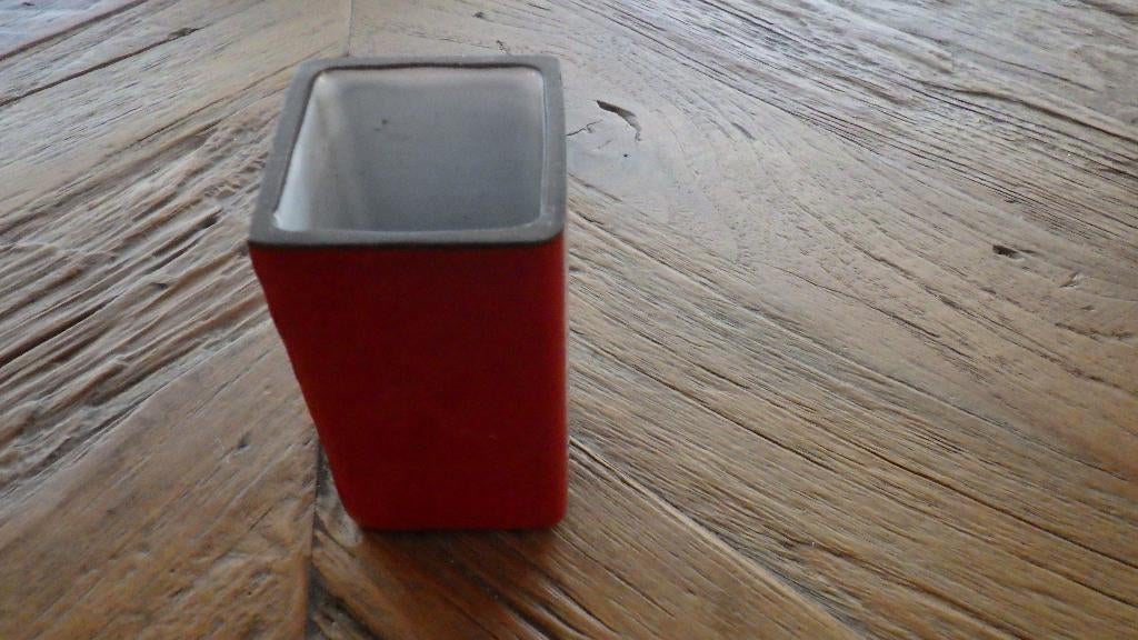 mooi retro vierkante vaasje in rood, Verzamelen, Retro, Ophalen of Verzenden, Huis en Inrichting