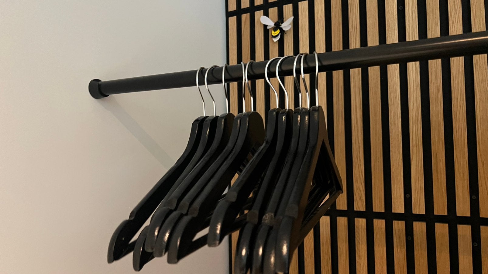 10 houten kledinghangers, Kleding | Dames, Ophalen of Verzenden, Gebruikt, Hout