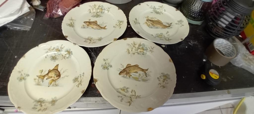 4 antieke handbeschilderde borden met vis decor., Antiek en Kunst, Ophalen of Verzenden