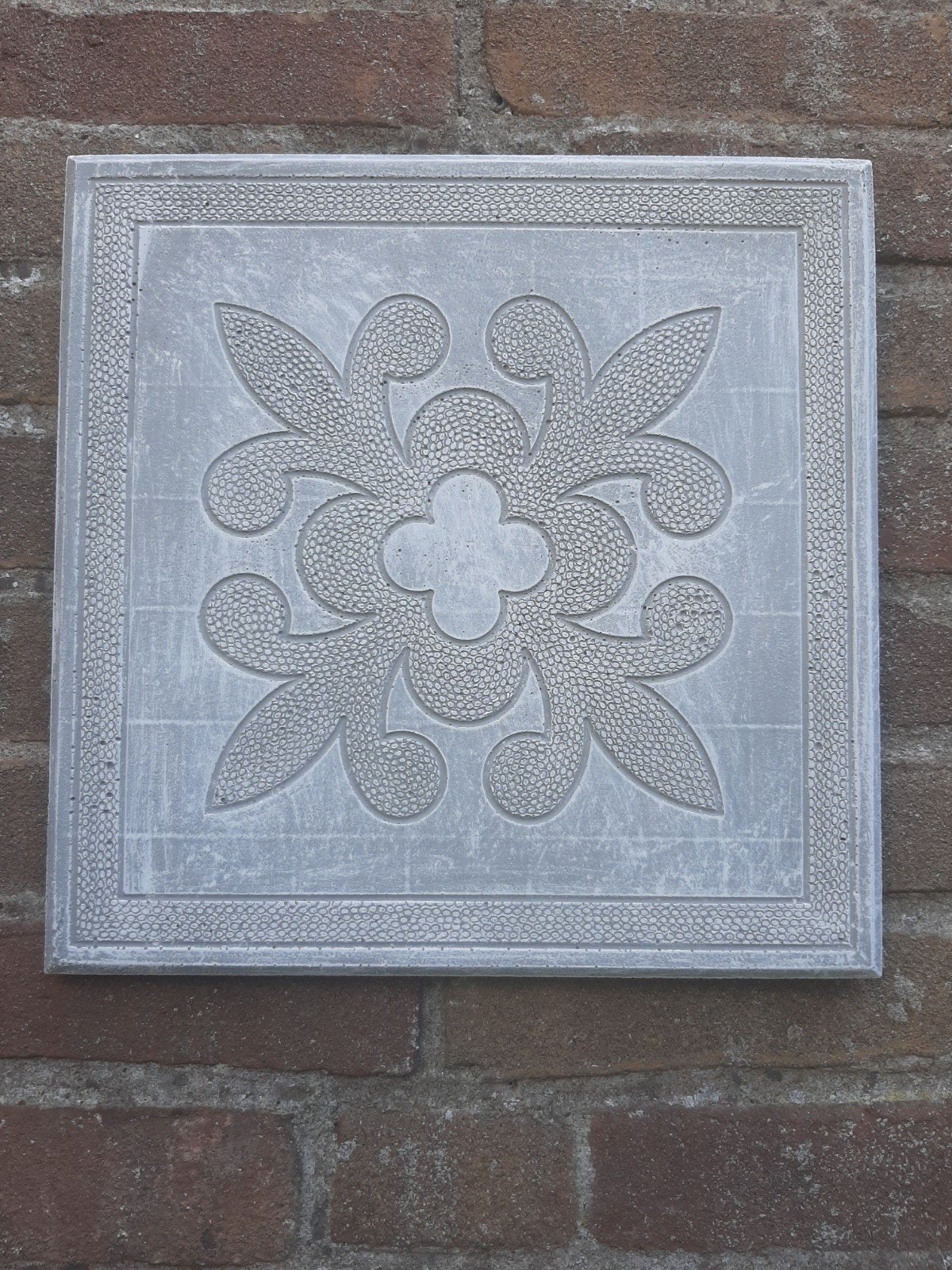 Franse lelie wanddecoratie betonnen beeld tuinbeeld beton, Ophalen of Verzenden