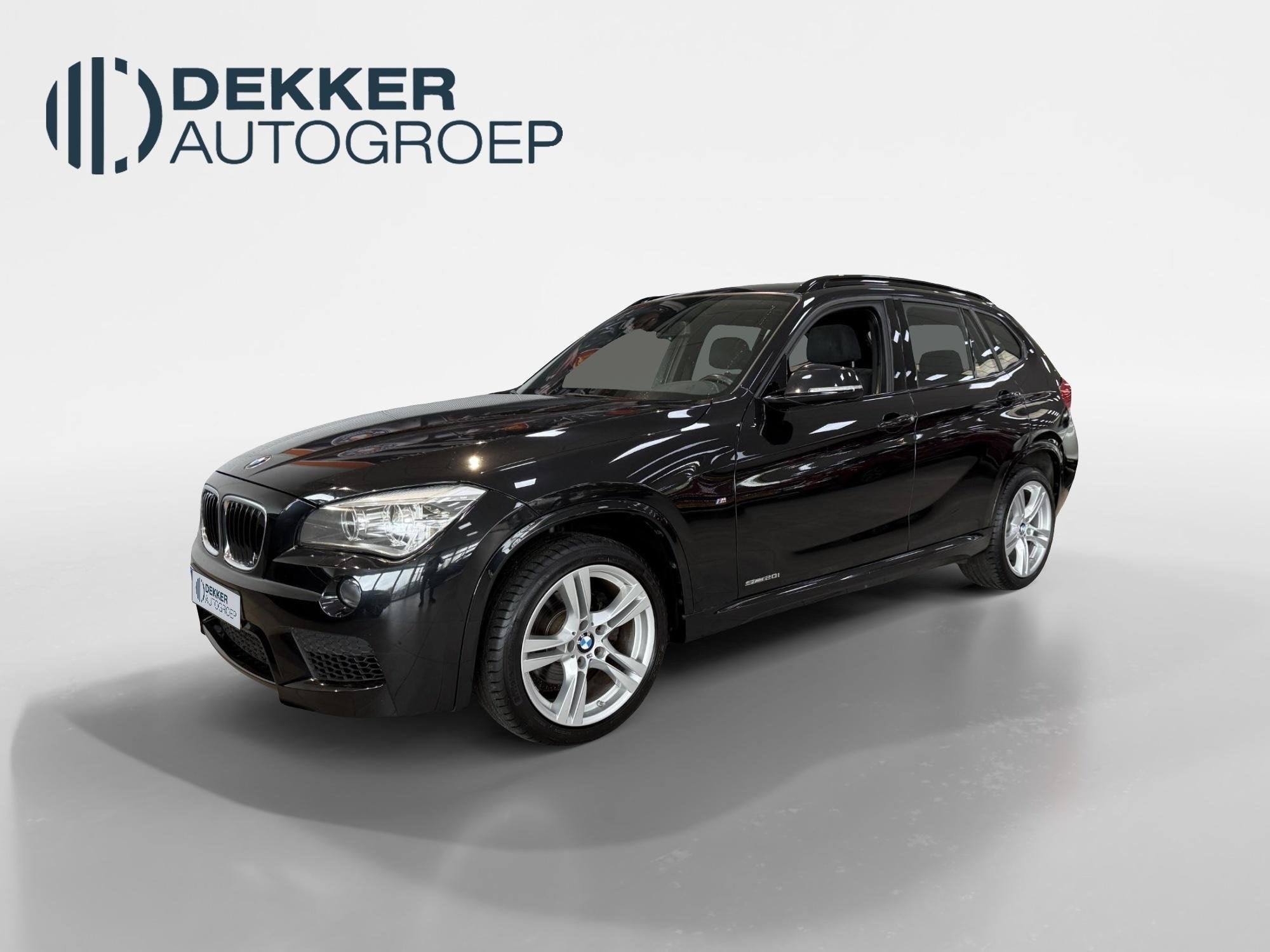BMW X1 sDrive 20i 184PK Automaat Limited Series met M-Pakket, Auto's, Euro 6, 4 cilinders, Zwart, Grijs