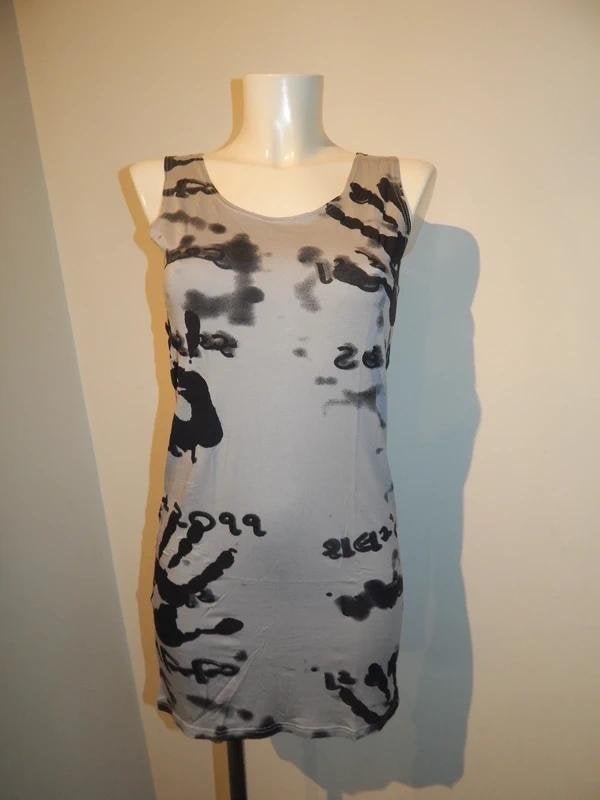 Sarah Pacini langere top grijs aparte zwarte print 2M, Kleding | Dames, Maat 38/40 (M), Verzenden, Sarah Pacini, Zo goed als nieuw