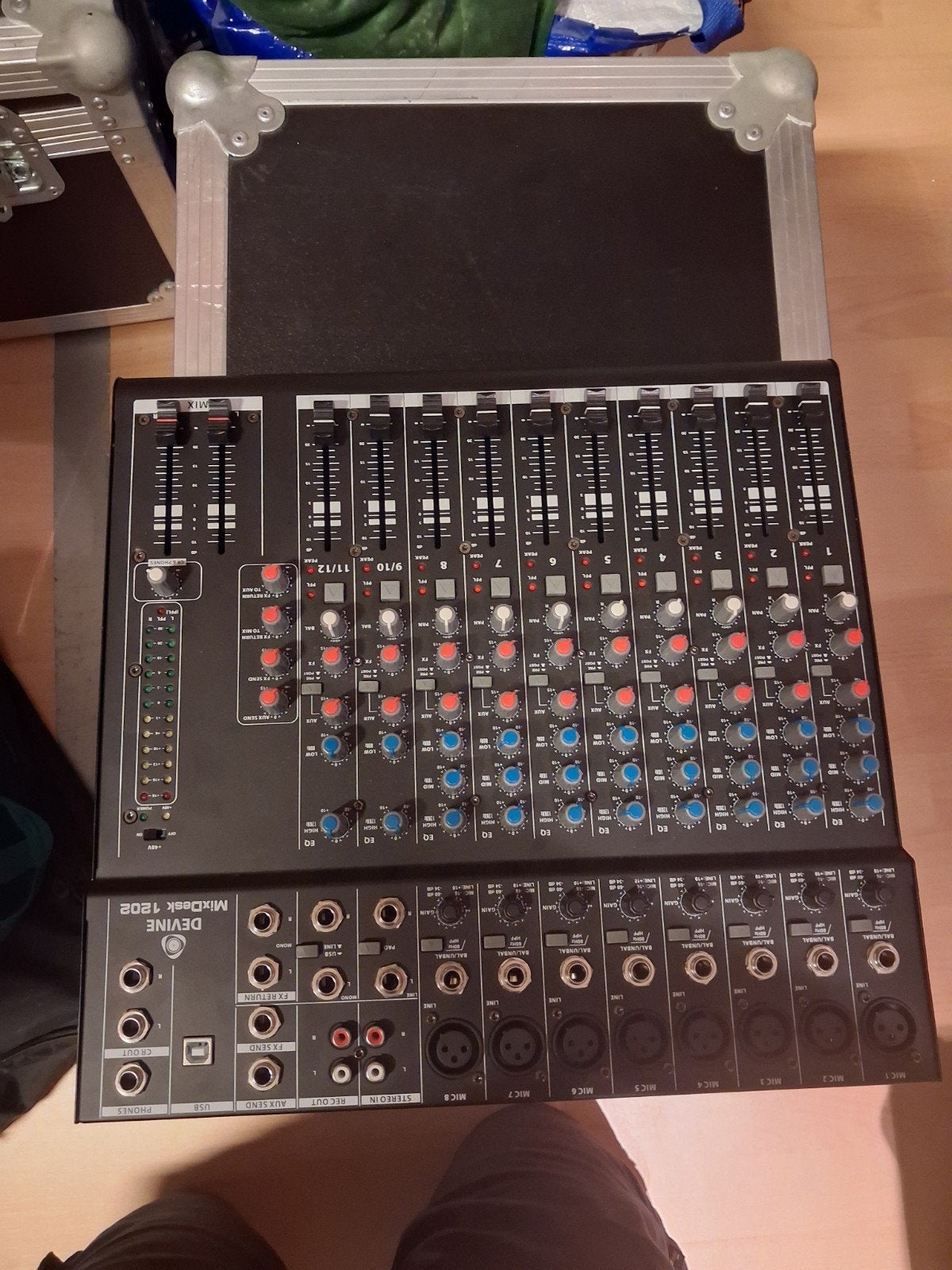 Devine MixDesk 1202 Mengpaneel met 12 kanalen, Muziek en Instrumenten, Mengpanelen, Ophalen, Zo goed als nieuw, 10 tot 20 kanalen