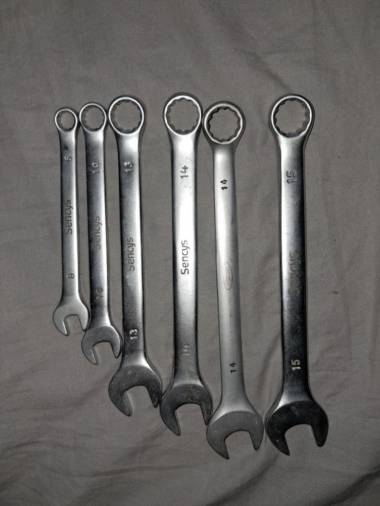 Gereedschap set: ringsleutels, bandenlichters, T-tool, slot, Ophalen of Verzenden, Gebruikt