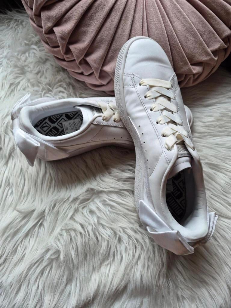 Witte Puma sneakers met strik - Maat 39, Puma, Wit, Ophalen of Verzenden, Sneakers of Gympen