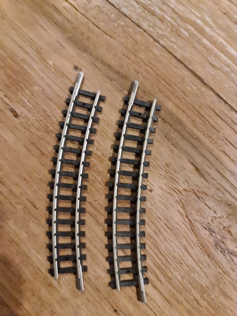 Minitrix N 4914 Gebogen rail 24gr 2 stuks zgan, Gelijkstroom, Trix, Rails, Ophalen of Verzenden