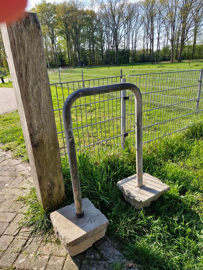Fietsbok - Metaal verzwaard met beton om in te graven, Ophalen of Verzenden, Gebruikt