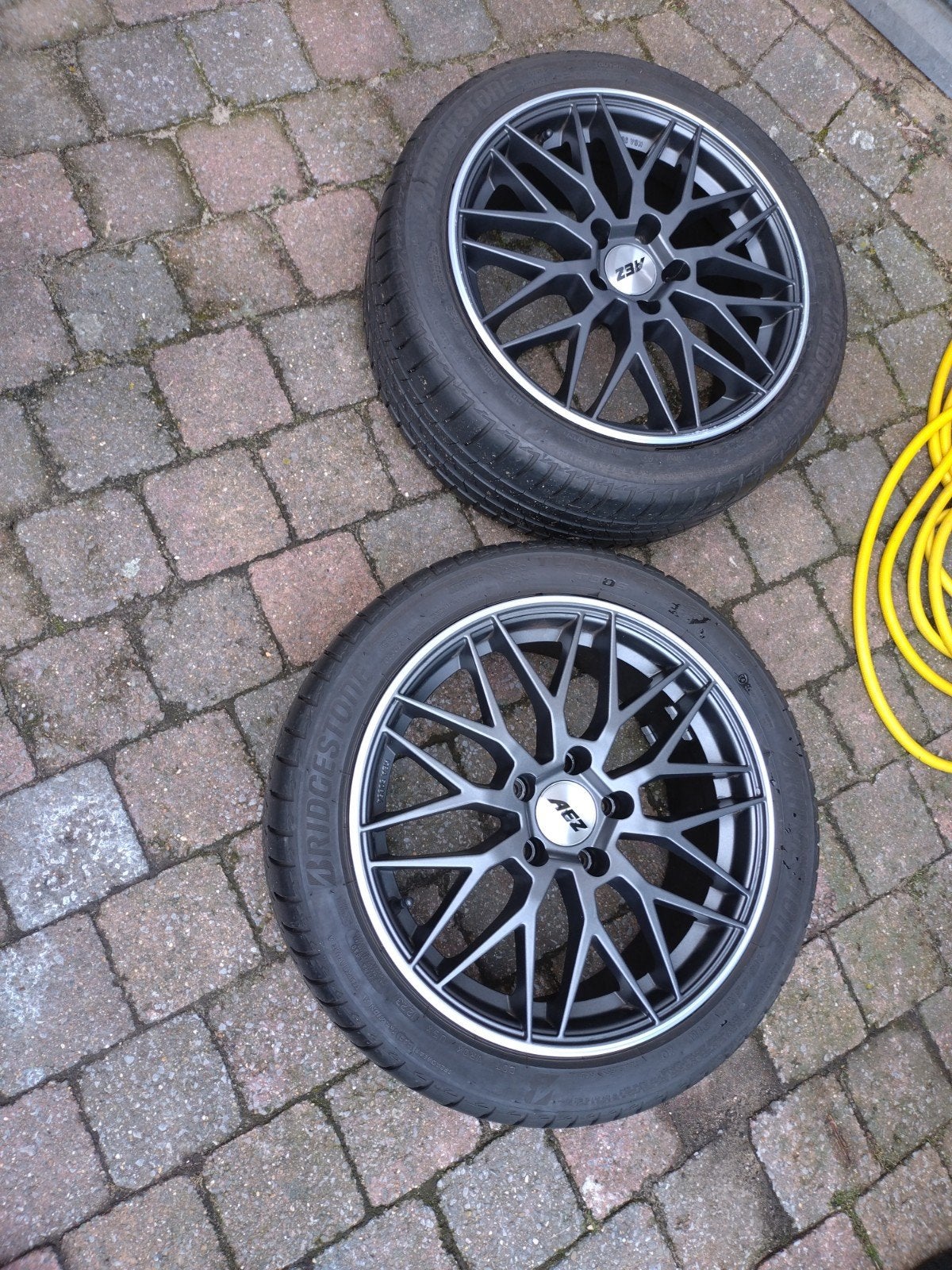 AEZ Crest Dark 17 inch velgen met Bridgestone banden, Banden en Velgen, 17 inch, Ophalen of Verzenden, Personenwagen