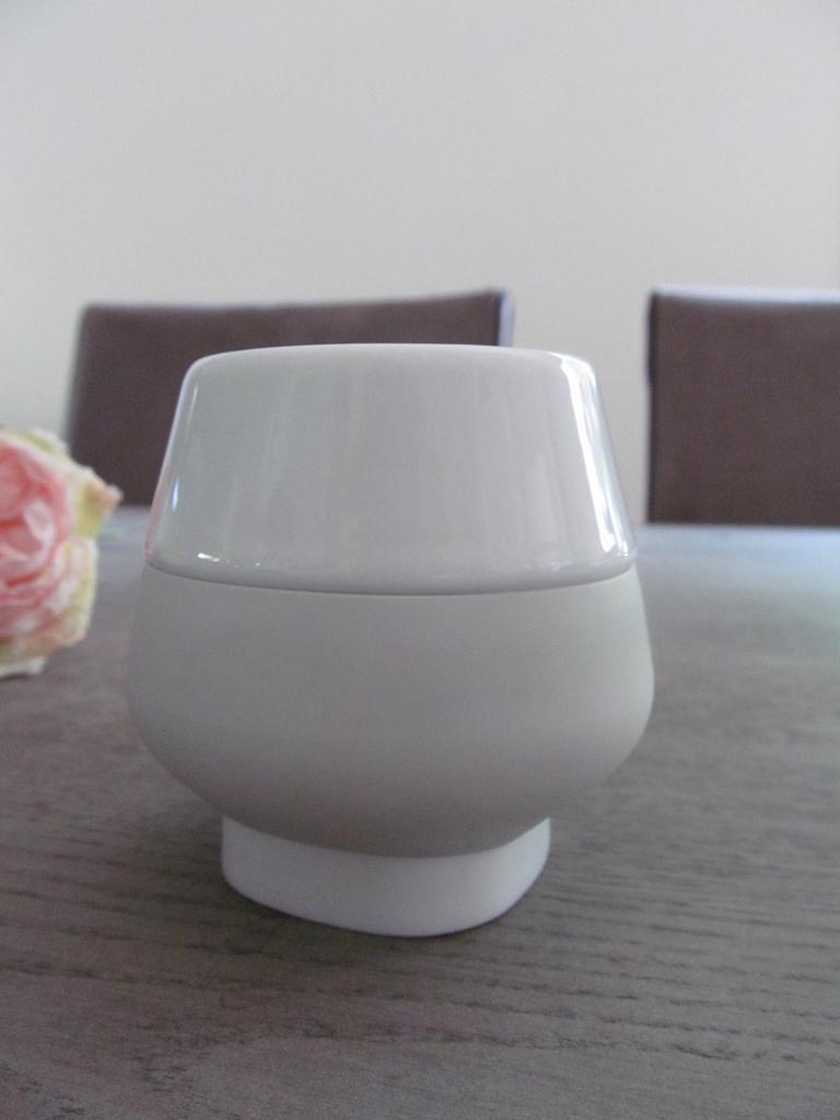 Nestle Carolien Niebling " Coffee Cup " Design bij Ecal, Huis en Inrichting, Keuken | Servies, Keramiek, Ophalen of Verzenden