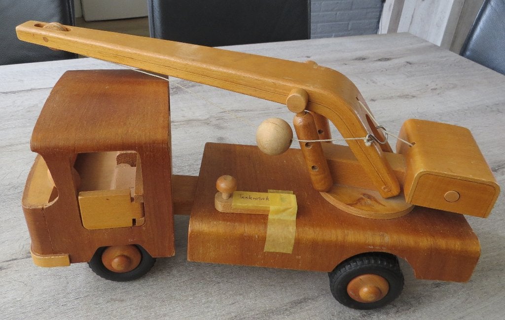 Houten Kraanwagen uit de DDR., Ophalen of Verzenden, Gebruikt, Duw- of Trekspeelgoed