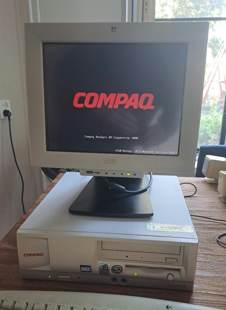 Compaq Deskpro EN Pentium III 1000MHz met monitor