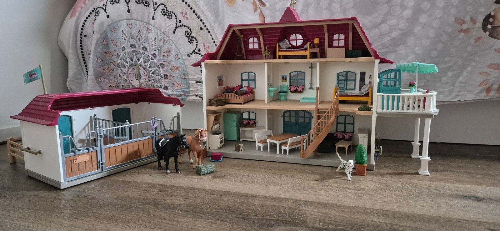 Schleich 42551 Paardenstal met Woonhuis en Accessoires, Ophalen of Verzenden, Zo goed als nieuw