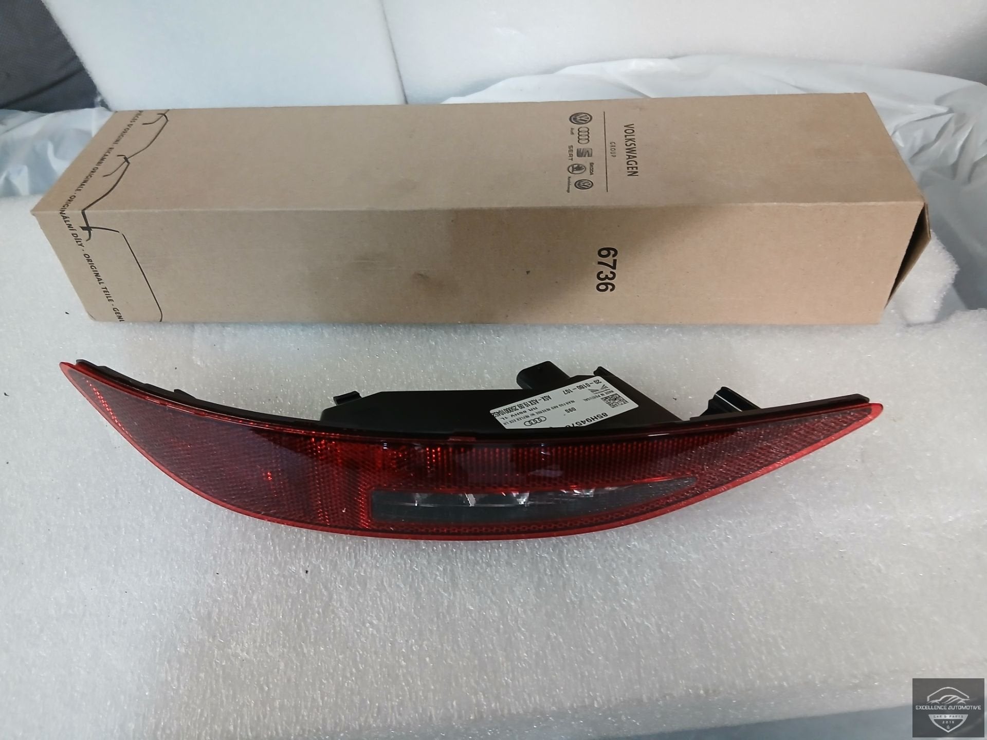 Audi Q6 85H 24+ E-Tron Mistlamp Links Achter Nieuw 85H945701, AUDI AG, Kundenbetreuung@audi.de, Nieuw, Auto-Union-Strasse 1
85045  Ingolstadt, DE