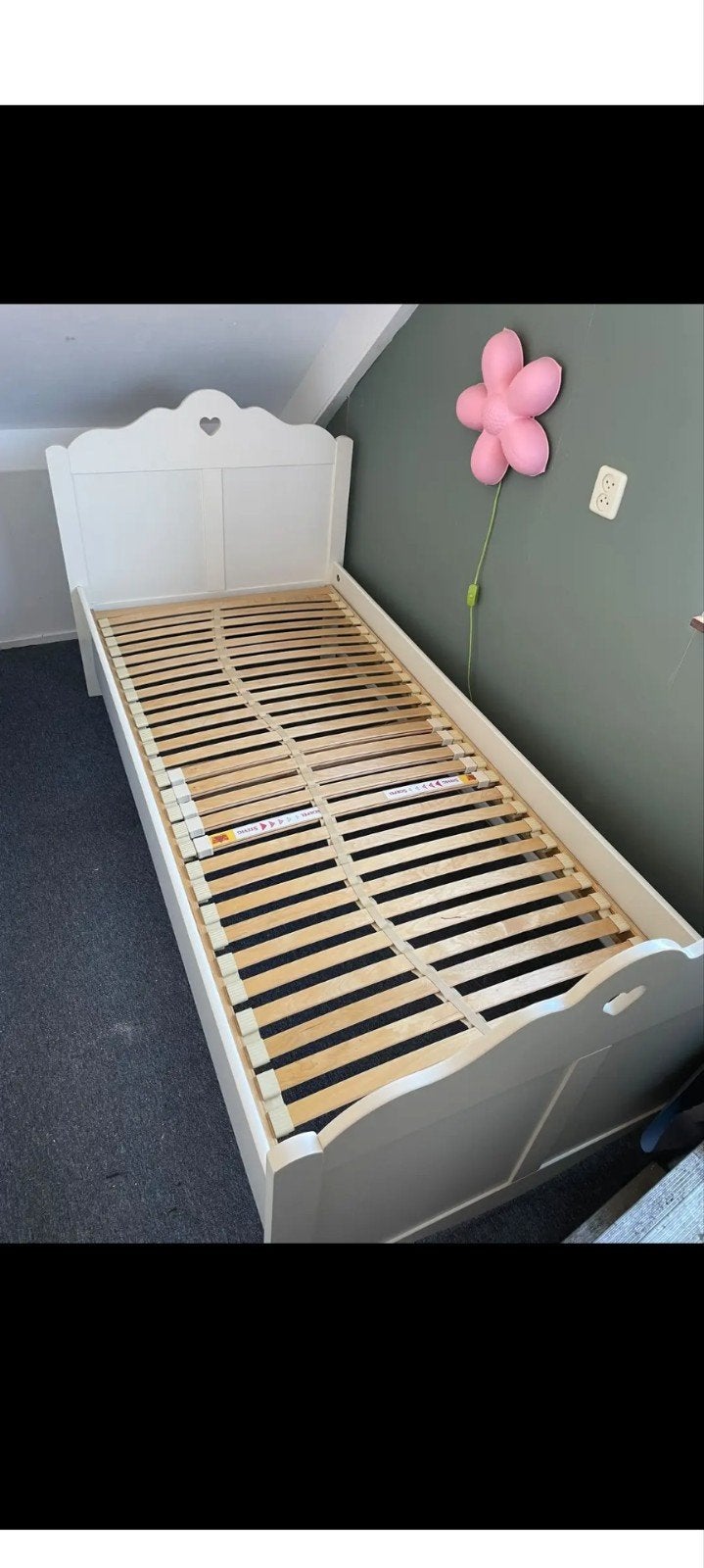 Wit eenpersoonsbed met hartjesdetail, Ophalen, Gebruikt, 90 cm, Eenpersoons