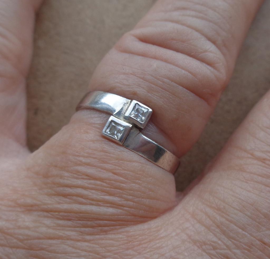 zilveren design ring met steentjes [623], Sieraden, Tassen en Uiterlijk, Ringen, Verzenden, Zo goed als nieuw, 17 tot 18, Dame