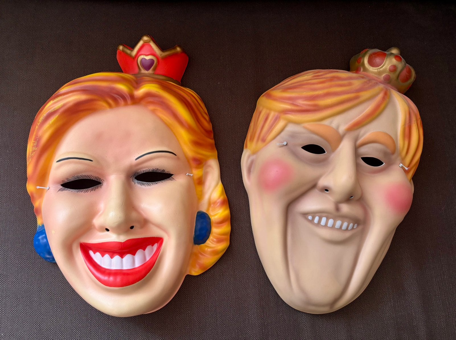 2x foam maskers Willem Alexander en Maxima, Ophalen of Verzenden, Zo goed als nieuw