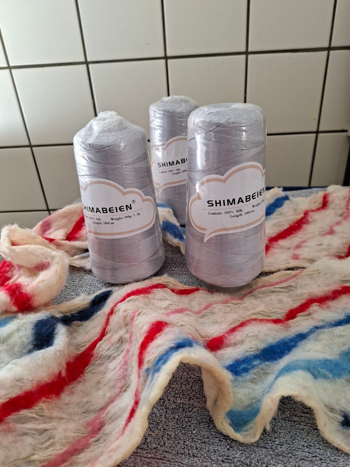 3 klossen  zijde,  accent in je viltwerk  of in je spindraad, Ophalen of Verzenden, Nieuw, Spinwol