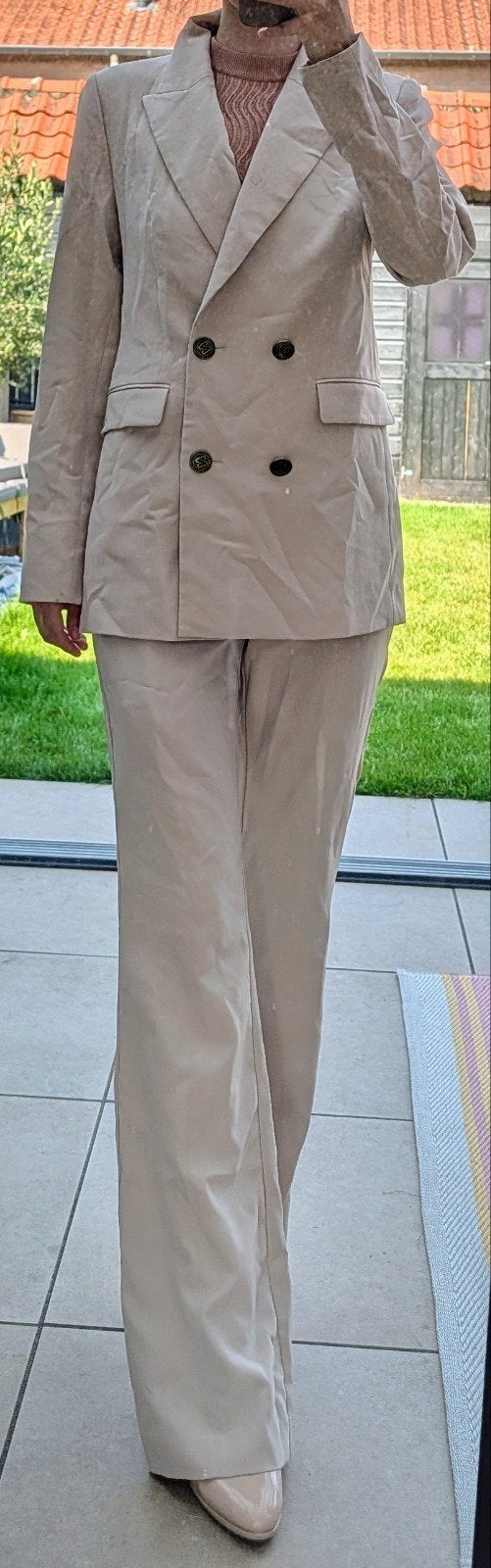 Nikkie Pak Blazer Maat 34 en Broek Maat 36, Kostuum of Pak, Beige, Ophalen of Verzenden, Nikkie