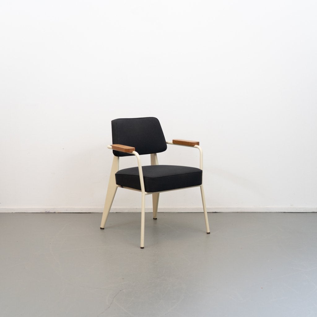 1 Vitra Prouve Direction stoel Beige Zwart, Huis en Inrichting, Stoelen, Niet ingevuld, Niet ingevuld, Zo goed als nieuw, Stof