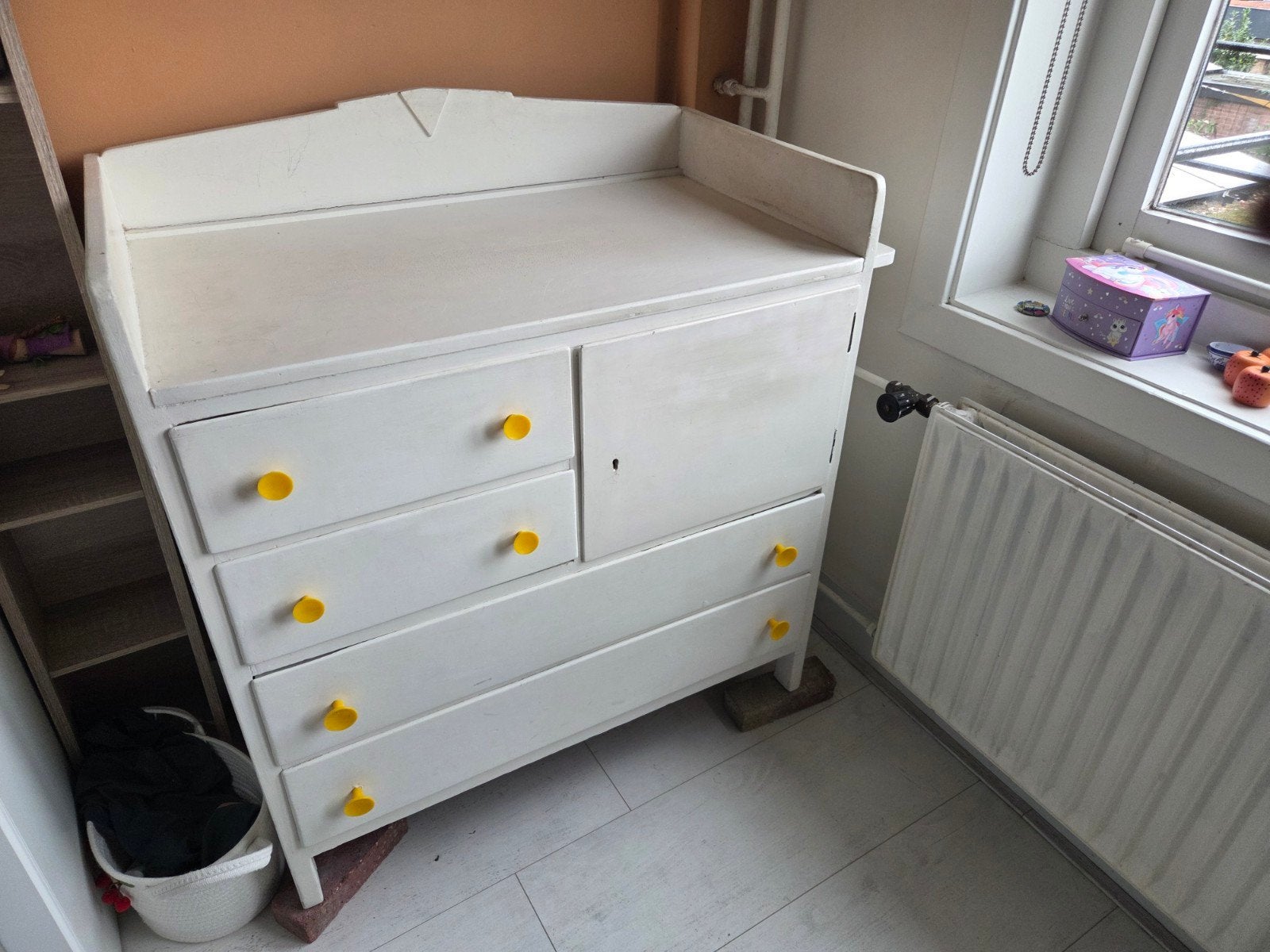 Vintage Commode met Lades en Kastje - Wit met Gele Knoppen, Ophalen, Gebruikt, 50 tot 70 cm, 75 tot 100 cm