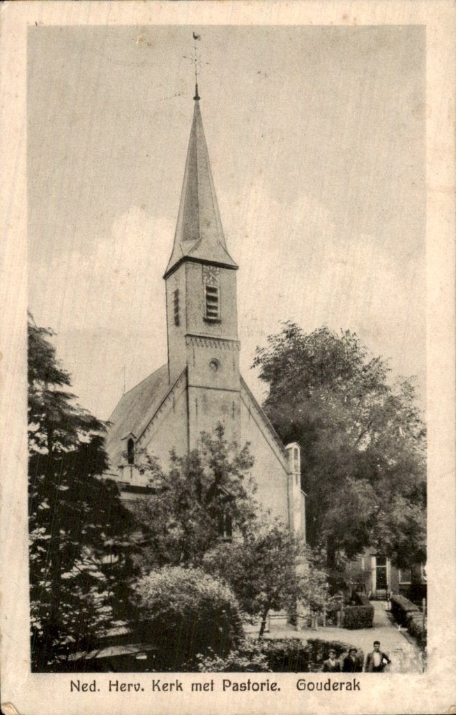 Gouderak - Ned. Herv. Kerk - met Pastorie, Ophalen of Verzenden, 1920 tot 1940, Gelopen, Zuid-Holland