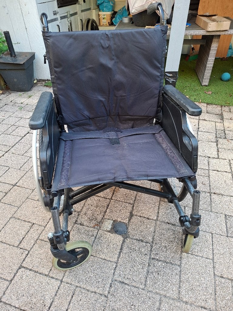 Extra brede rostoel te koop, Diversen, Rollators, Ophalen, Opvouwbaar, Gebruikt
