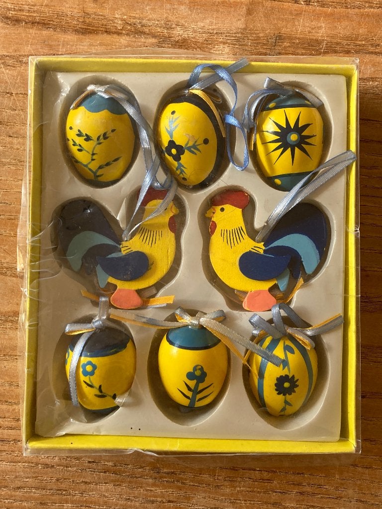 8 Paashangers houten en plastic pasen hout hanger, Ophalen of Verzenden, Zo goed als nieuw