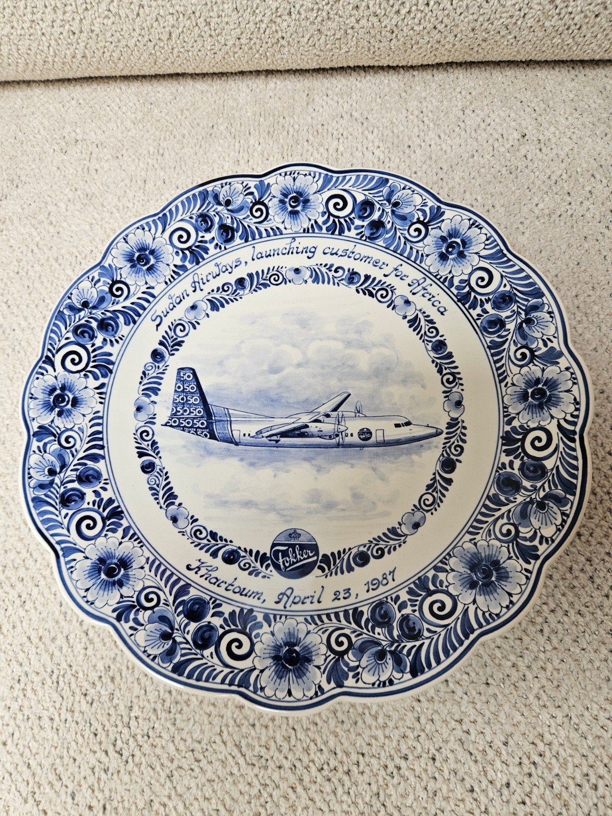 Delfts Blauw Fokker 50 Sudan Airways herdenkingsbord, Ophalen of Verzenden