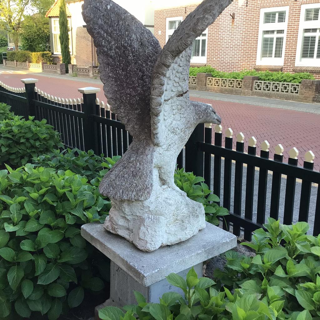 Adelaar, Tuin en Terras, Tuinbeelden, Ophalen, Gebruikt, Beton, Dierenbeeld