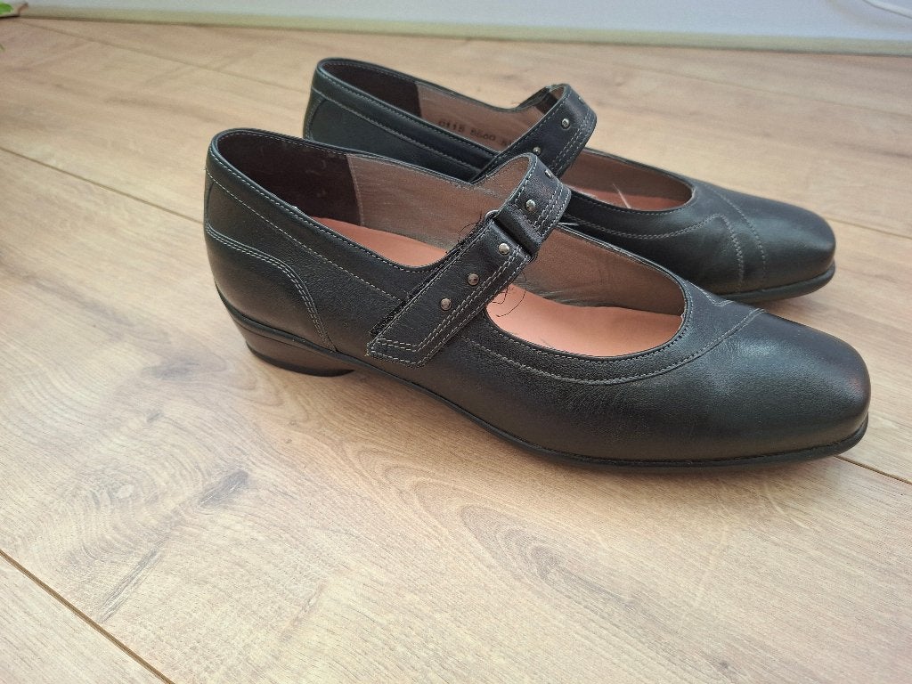 Mooie zwart leren durea schoenen maat E6 = 39, Kleding | Dames, Schoenen, Durea, Schoenen met lage hakken, Zwart, Ophalen of Verzenden