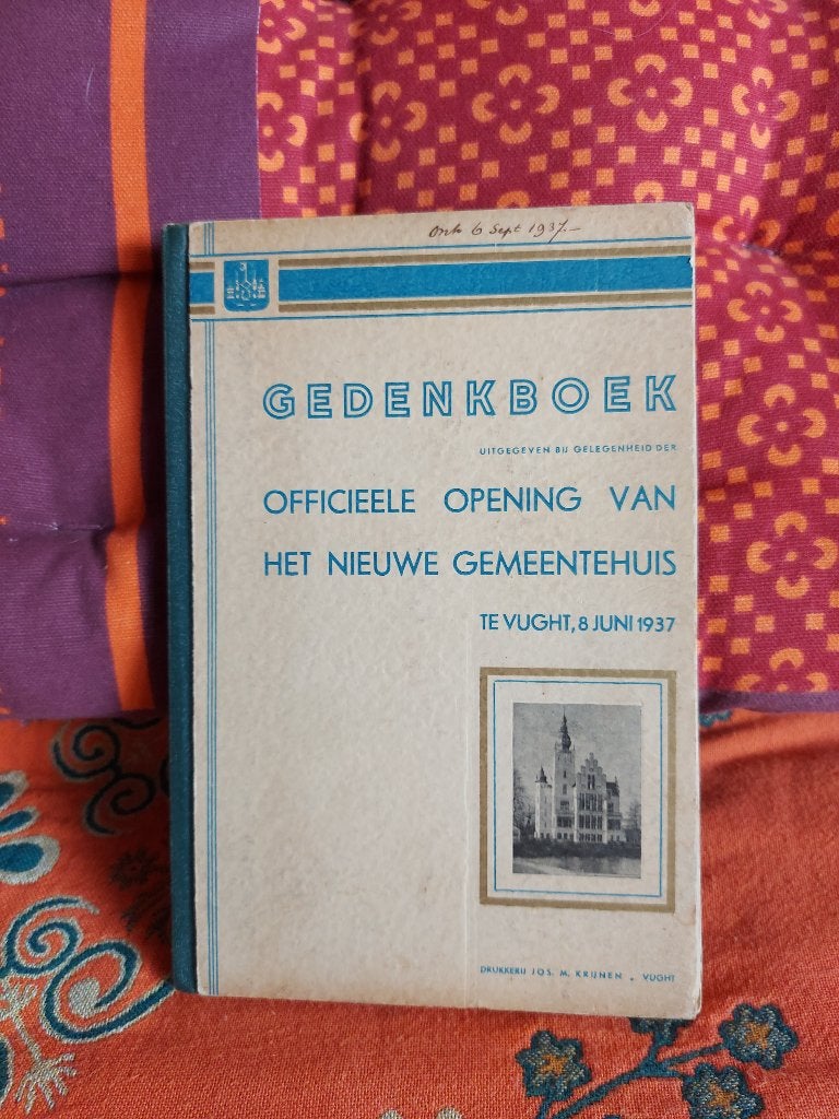 Gedenkboek Officieele opening van Gemeentehuis Vught 1937., Ophalen of Verzenden, Gelezen
