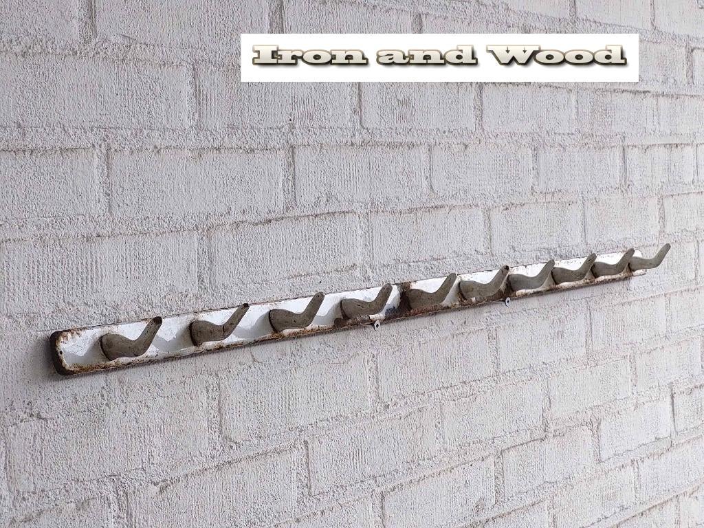 Stoere emaille oude vleeshaken / kapstok afm: 100 x 3,5 cm, Wandkapstok, Gebruikt, Ophalen of Verzenden, Minder dan 100 cm
