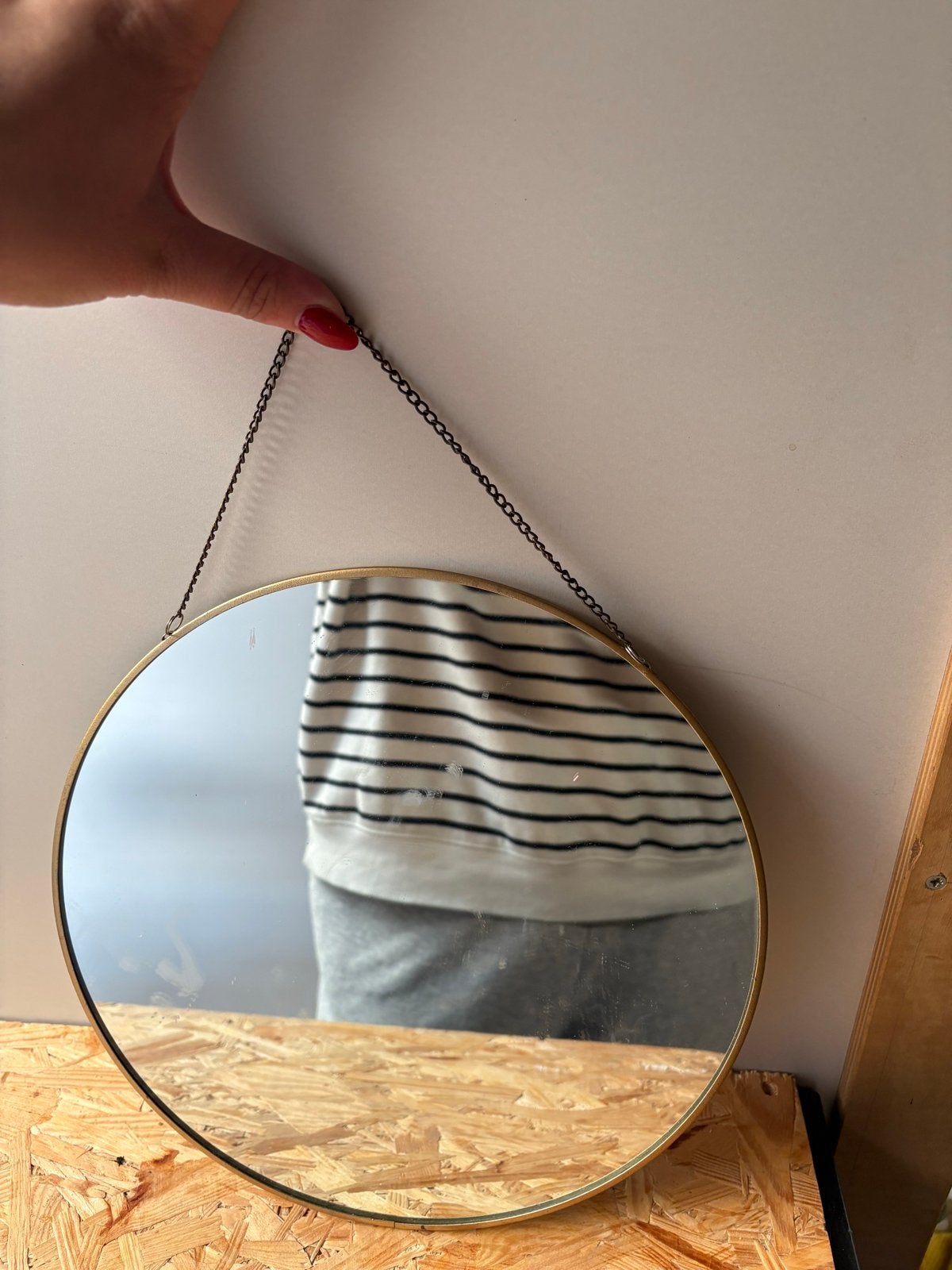 Ronde spiegel met gouden rand en ketting, Minder dan 50 cm, Gebruikt, Rond, Ophalen of Verzenden