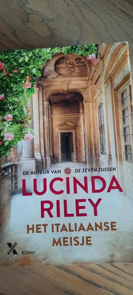 Lucinda Riley - Het Italiaanse meisje special, Ophalen of Verzenden, Zo goed als nieuw, Lucinda Riley