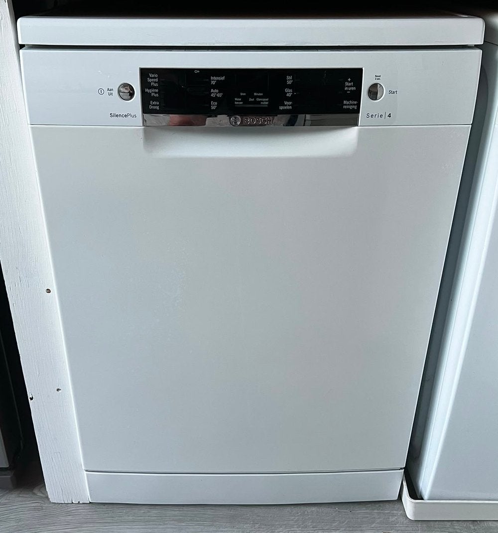 Bosch vaatwasser serie 4, vrijstaand , wit., Ophalen, Zo goed als nieuw, 85 tot 90 cm