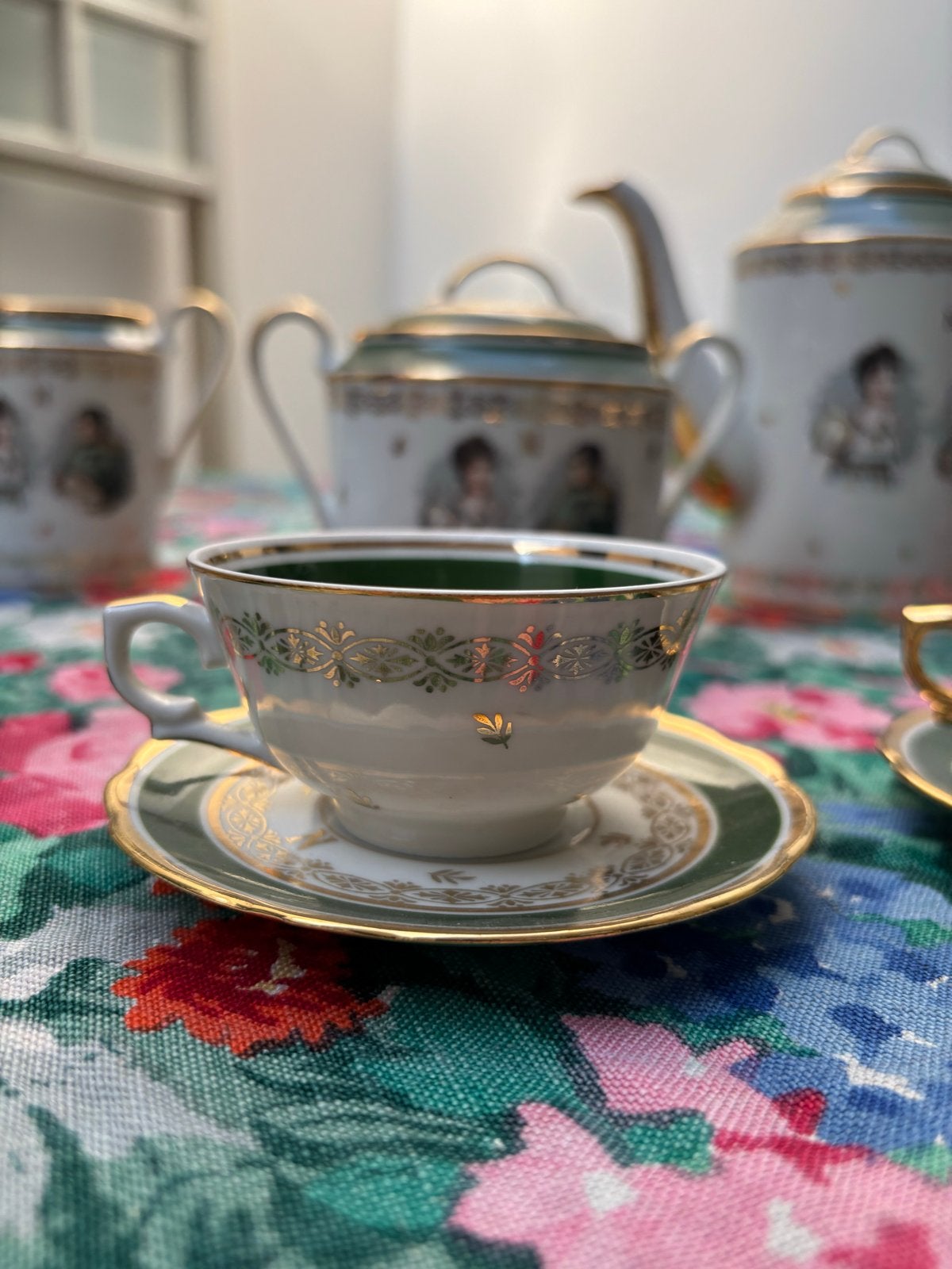 Vintage Porseleinen Napoleon Theeservies met Gouden Details, Ophalen