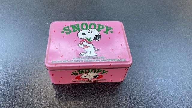 Snoopy trommel  blikje, Verzenden, Snoopy, Zo goed als nieuw, Beeldje of Figuurtje