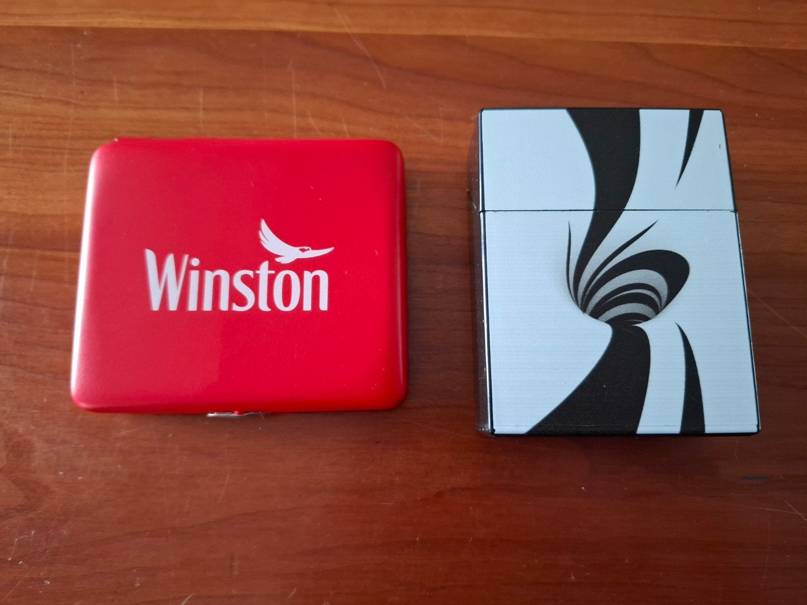 2 Sigarettenhouders: Winston en Optische Illusie, Ophalen of Verzenden, Gebruikt, Overige typen