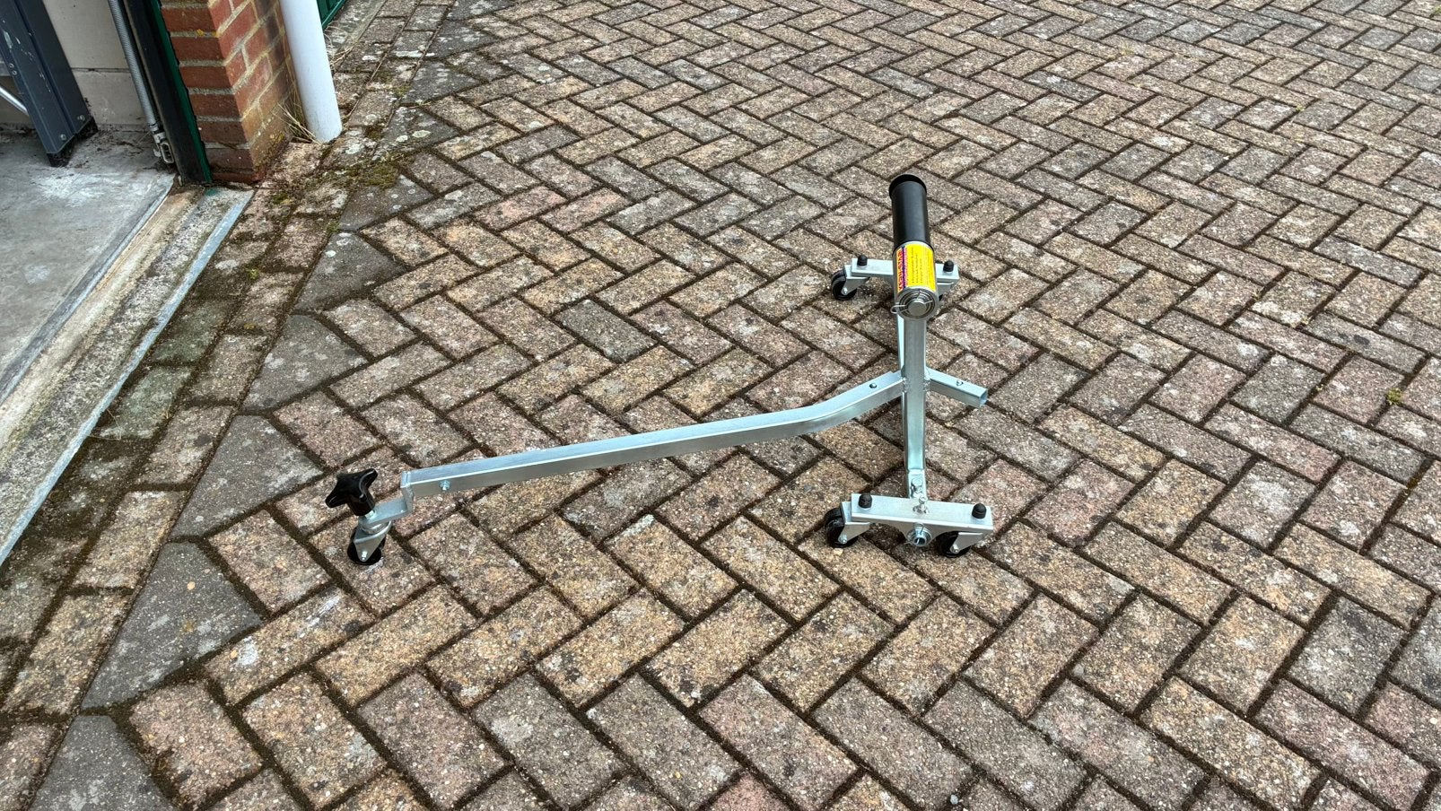 Paddockstand met een doorn van 53,5 BMW k1200r, Ophalen